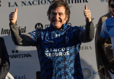 El presidente se llevó de recuerdo la camiseta de su ídolo Adolfo Cambiaso.